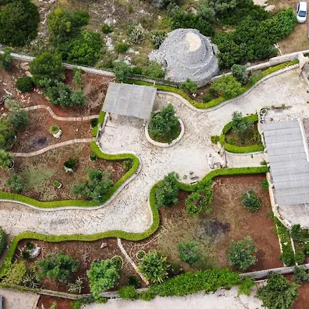 Elegant Villa With A Garden 펜션