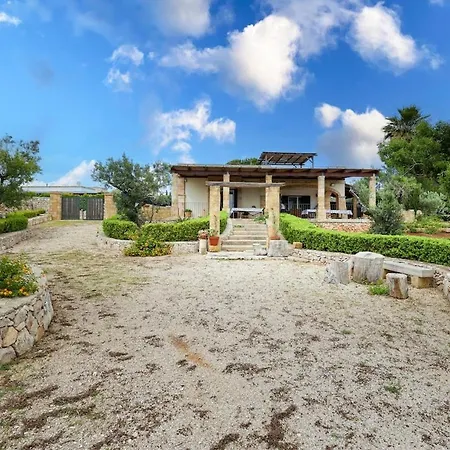 Elegant Villa With A Garden Torre Vado