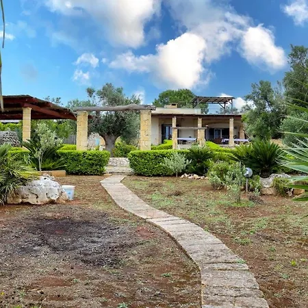 Elegant Villa With A Garden Nyaraló Torre Vado