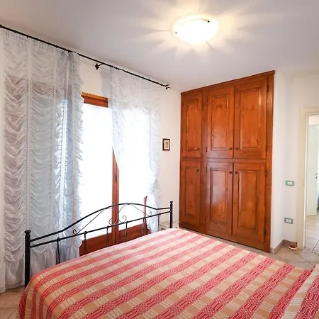 Elegant Villa With A Garden Torre Vado